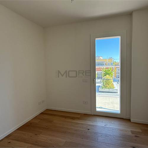 CAMERA 3/4