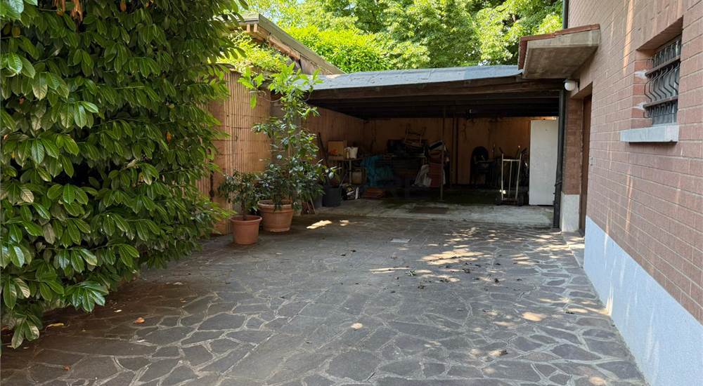 TETTOIA / DUE POSTI AUTO 